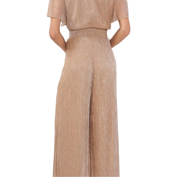 Halogen V-Neck Flutter Sleeve Wide Leg Plissé Jumpsuit in Metallic Taupe Size M - Picture 4 of 9
